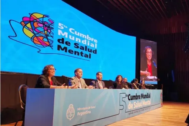 Panel de especialistas en la 5ta Cumbre Mundial de Salud Mental